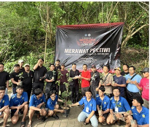 Yowana Desa Adat Pecatu Hijaukan Pantai Nyang-Nyang Lewat Aksi “Merawat Pertiwi”