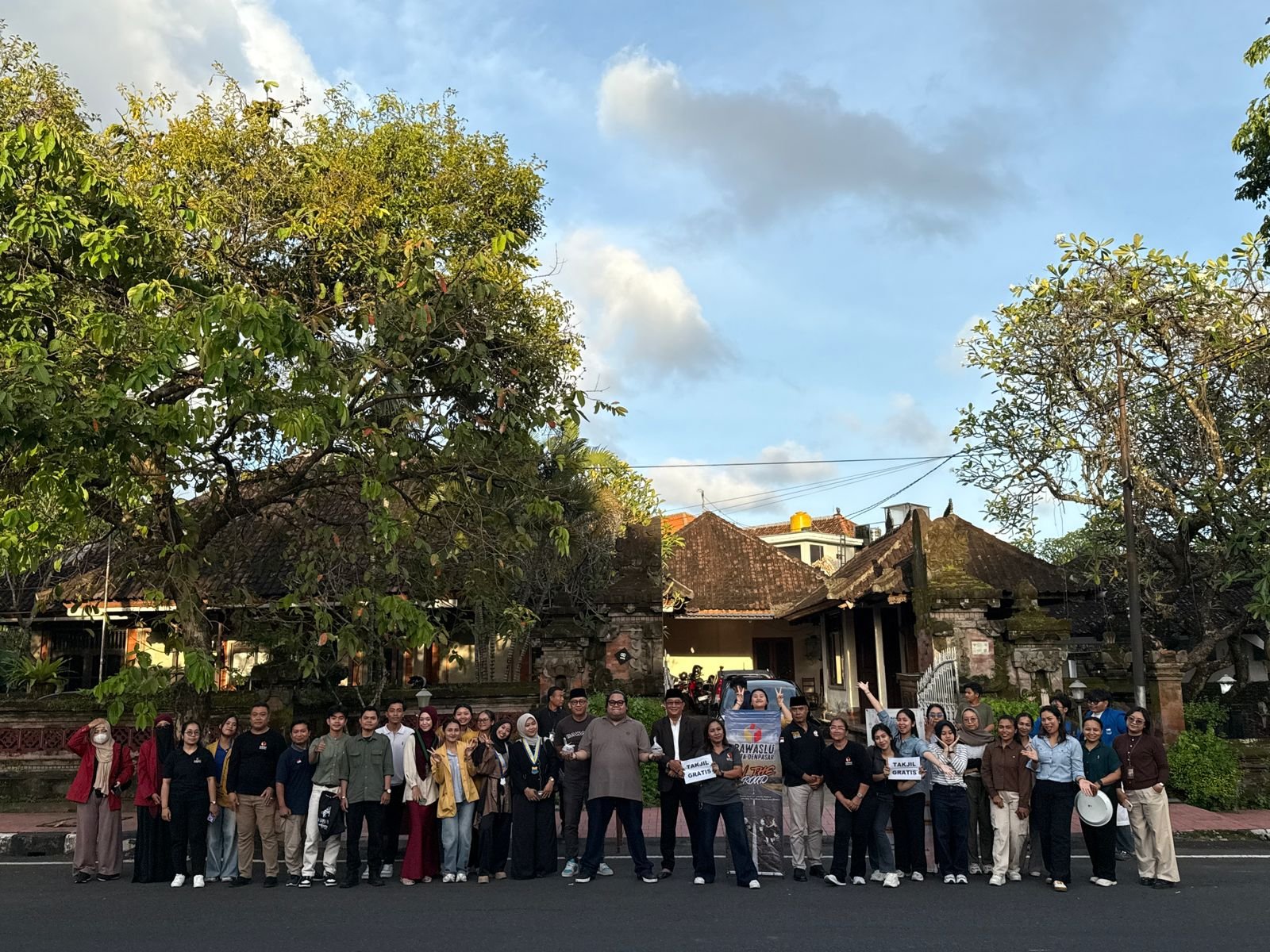 Bawaslu Denpasar Gelar Ngabuburit Pengawasan Bersama Organisasi Mahasiswa