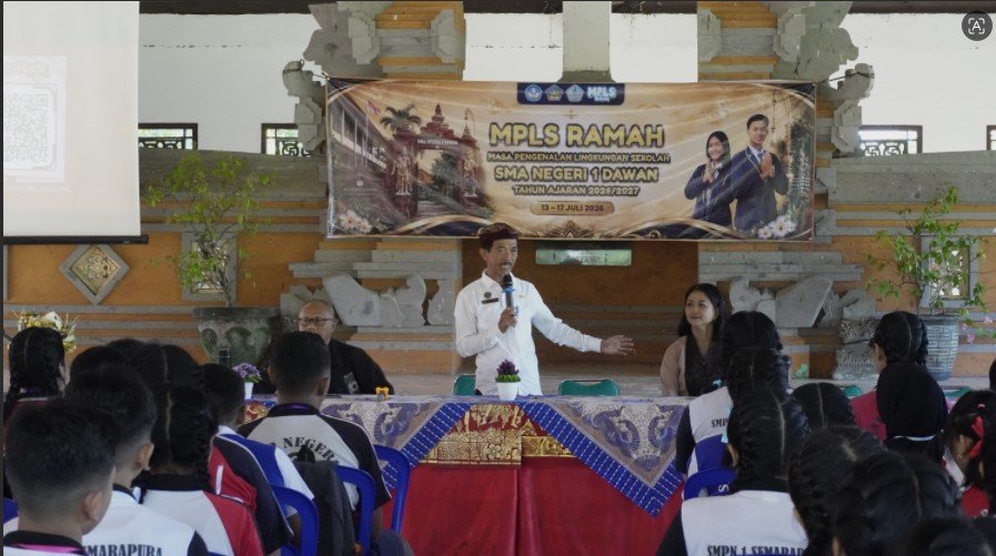 Bersama KPU Klungkung,  Kepala SMAN 1 Dawan Dukung Pembentukan Karakter Pemilih Pemula