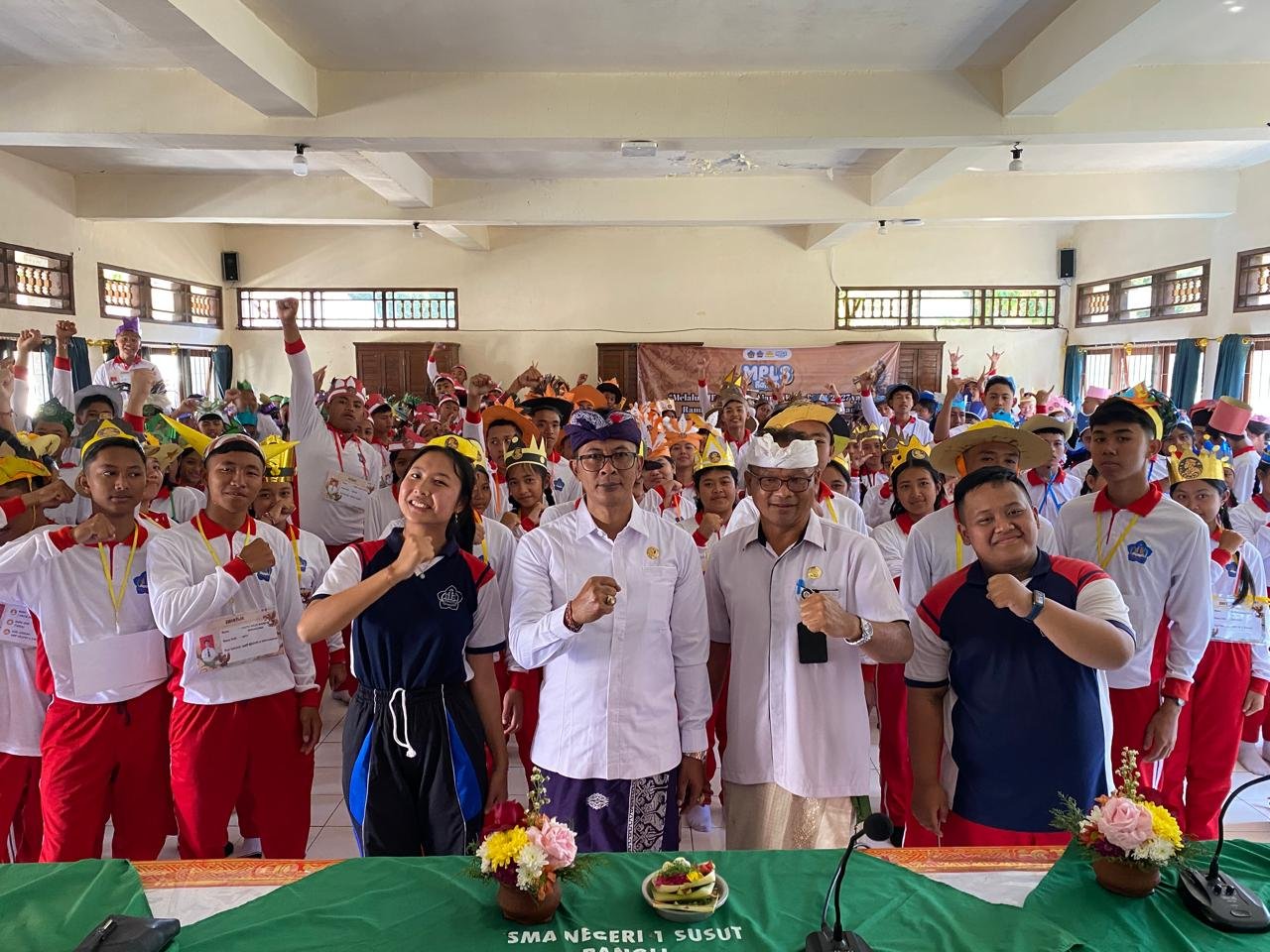 Edukasi Siswa SMAN 1 Susut Saat MPLS, Bawaslu Bangli Minta Pelajar Berani Laporkan Hoaks