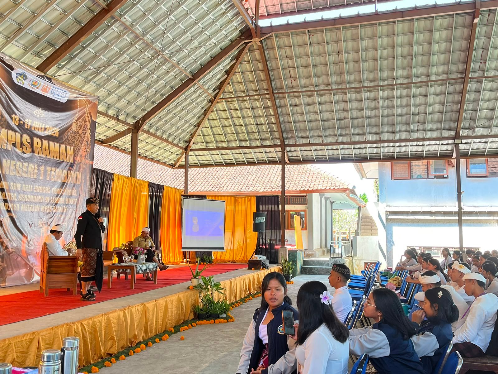 Bawaslu Bangli Edukasi Siswa SMAN 1 Tembuku Agar Jadi Pelopor Demokrasi Digital