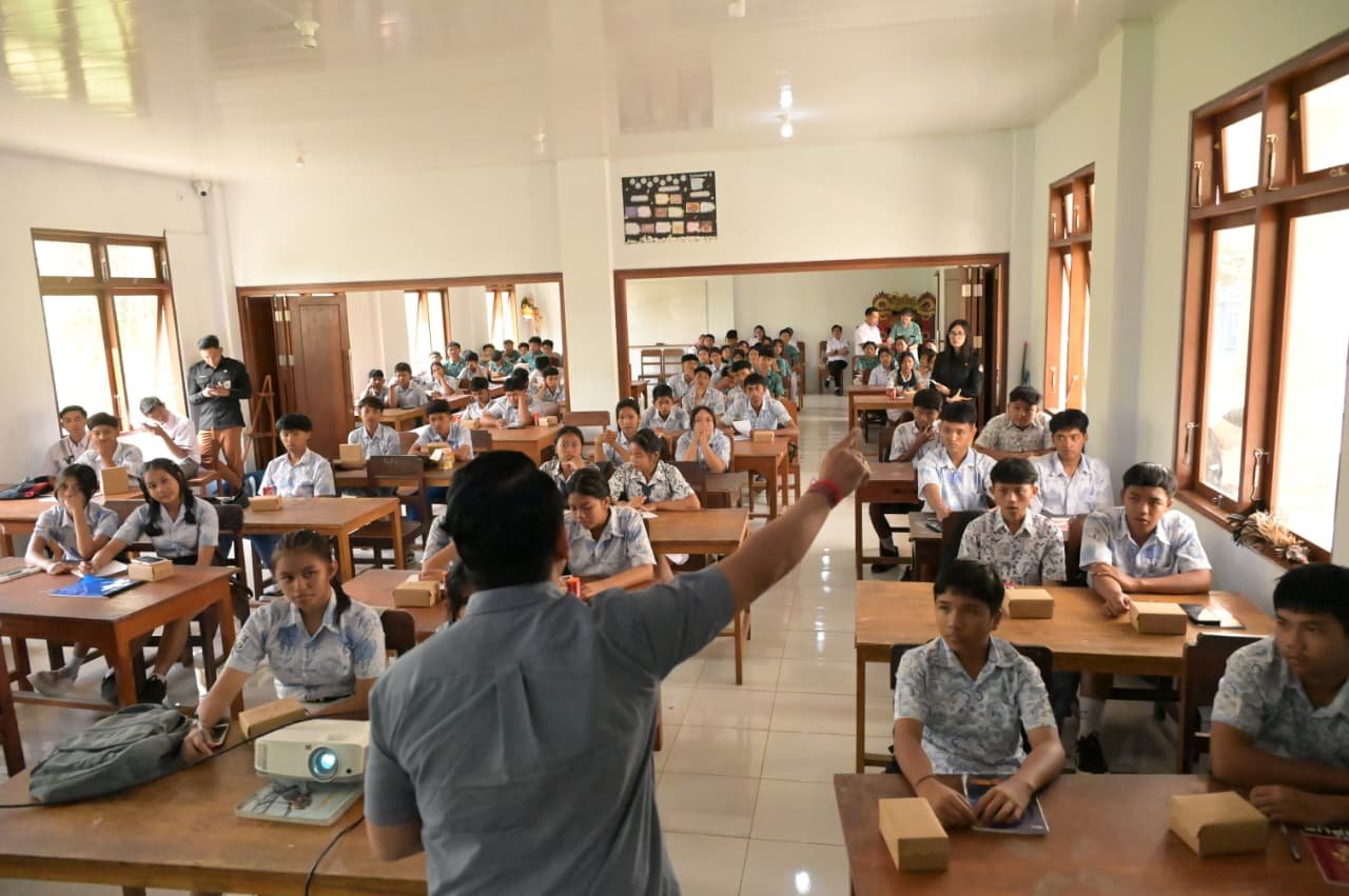 SMAN 2 Busungbiu Sambut Program Pendidikan Demokrasi KPU Buleleng